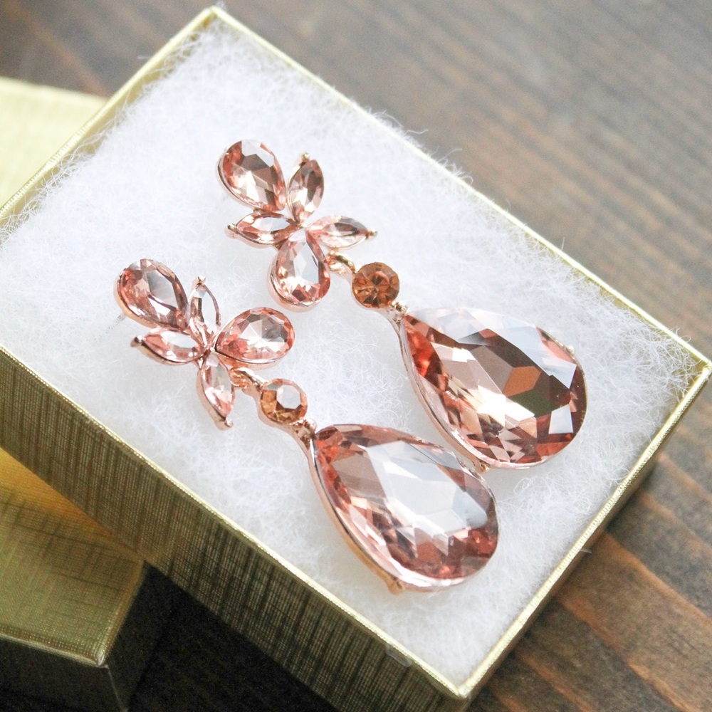 BRAND NEW Peach & RoseGold Daisy Dangle